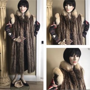 STUNNING FULL LENGTH VEST IN RACCOON & FOX FUR